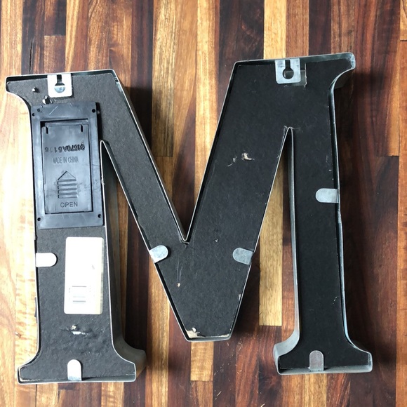 “M” wall or mantle decor - Picture 3 of 6